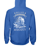 Never Understimate An August Old Man Limited Classic T-Shirt - Hoodie